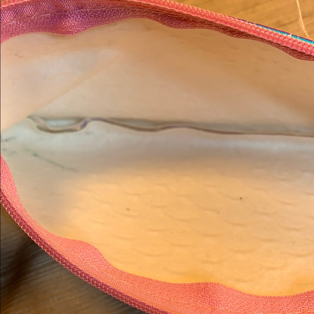 Iridescent wristlet/pouch EUC - Picture 11 of 13